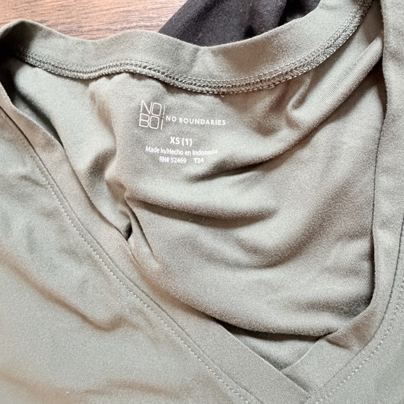 No boundaries XS women bundle short sleeve tops solid color tees in Green - Picture 6 of 6